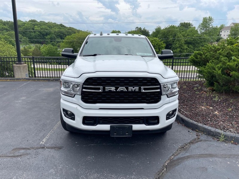 Ram 2500 Vehicle Full-screen Gallery Image 2