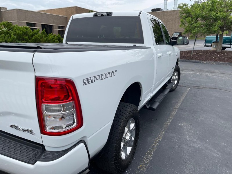 Ram 2500 Vehicle Full-screen Gallery Image 6