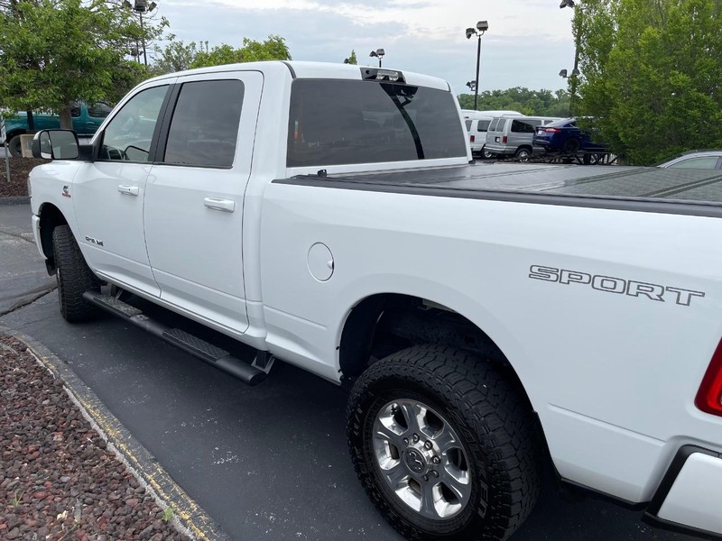 Ram 2500 Vehicle Full-screen Gallery Image 8