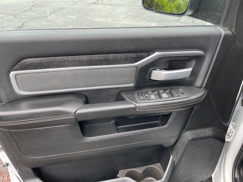 Ram 2500 Vehicle Full-screen Gallery Image 10