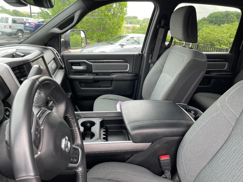 Ram 2500 Vehicle Full-screen Gallery Image 12