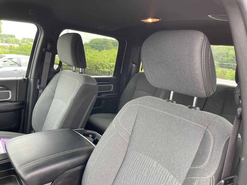 Ram 2500 Vehicle Full-screen Gallery Image 13