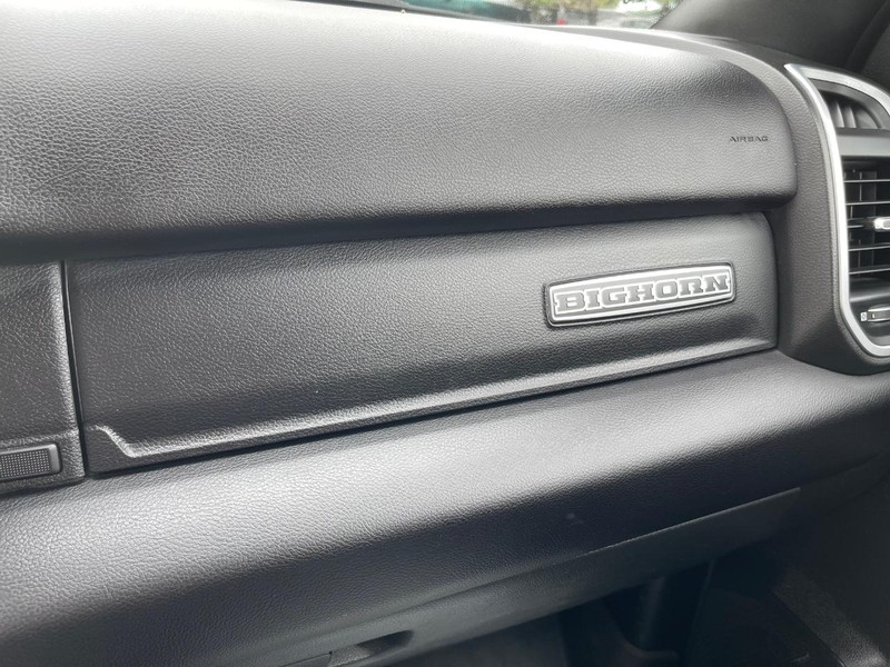 Ram 2500 Vehicle Full-screen Gallery Image 17