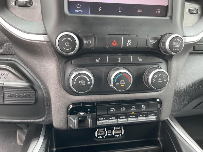 Ram 2500 Vehicle Full-screen Gallery Image 19