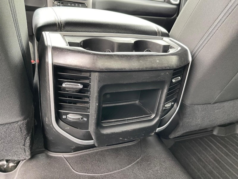 Ram 2500 Vehicle Full-screen Gallery Image 21