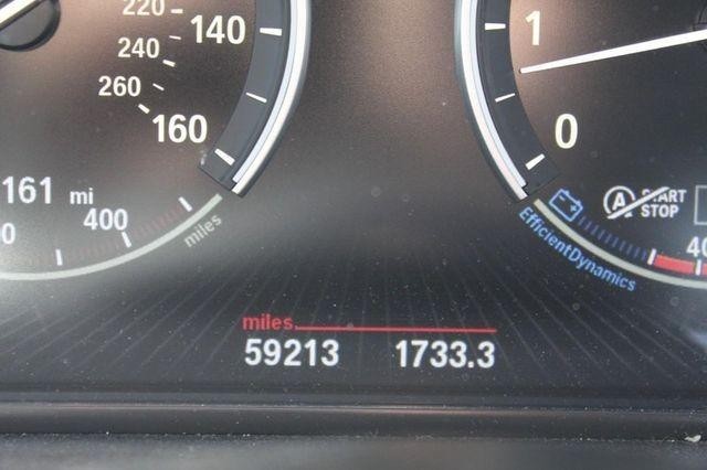 BMW 5 Series Vehicle Full-screen Gallery Image 11