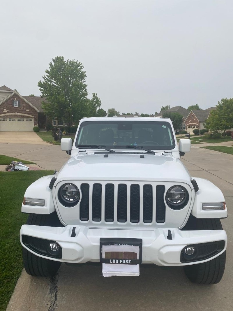 Jeep Gladiator Vehicle Full-screen Gallery Image 2