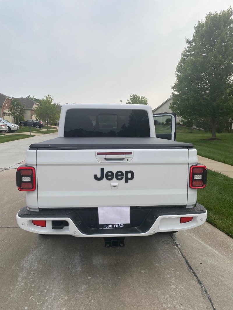 Jeep Gladiator Vehicle Full-screen Gallery Image 4