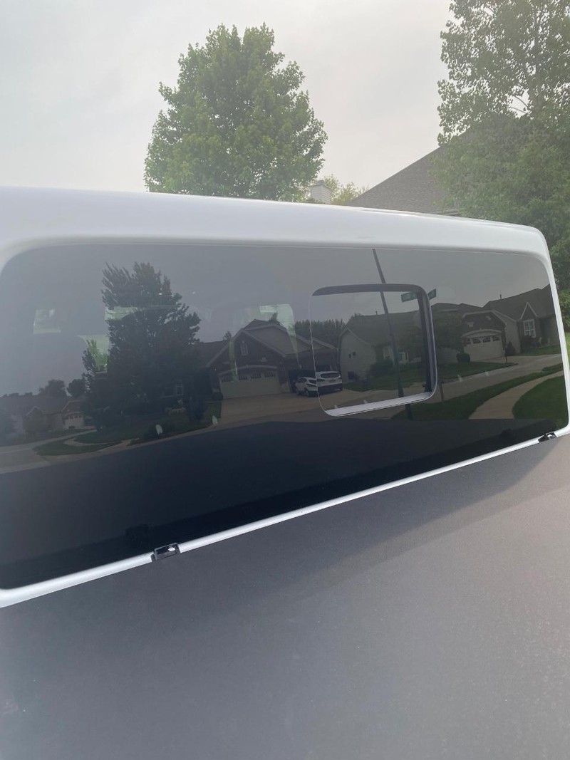 Jeep Gladiator Vehicle Full-screen Gallery Image 6