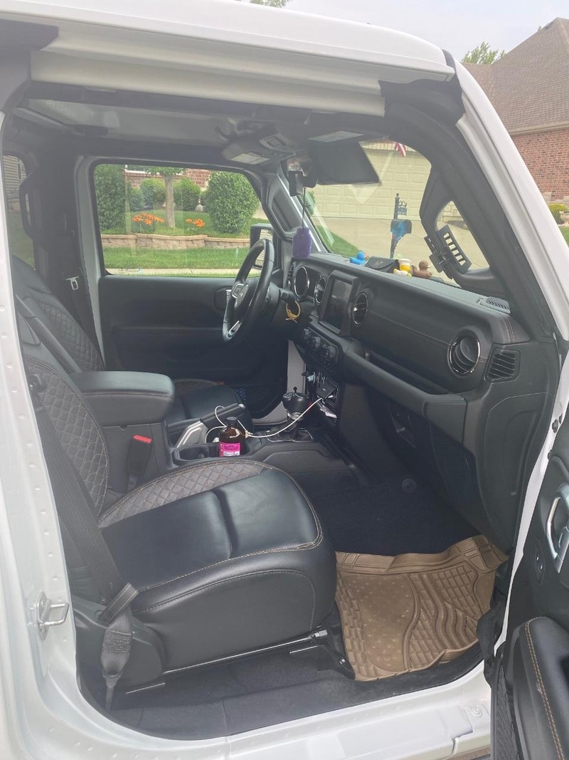 Jeep Gladiator Vehicle Full-screen Gallery Image 7