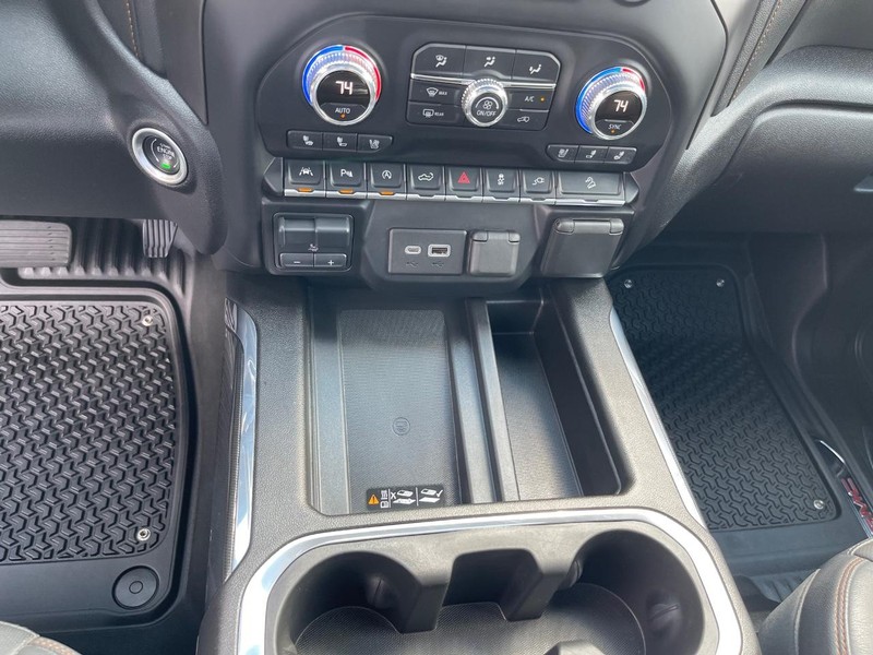 GMC Sierra 1500 Vehicle Full-screen Gallery Image 15