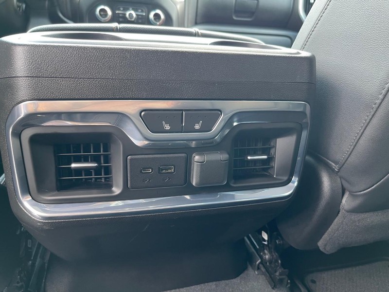 GMC Sierra 1500 Vehicle Full-screen Gallery Image 17