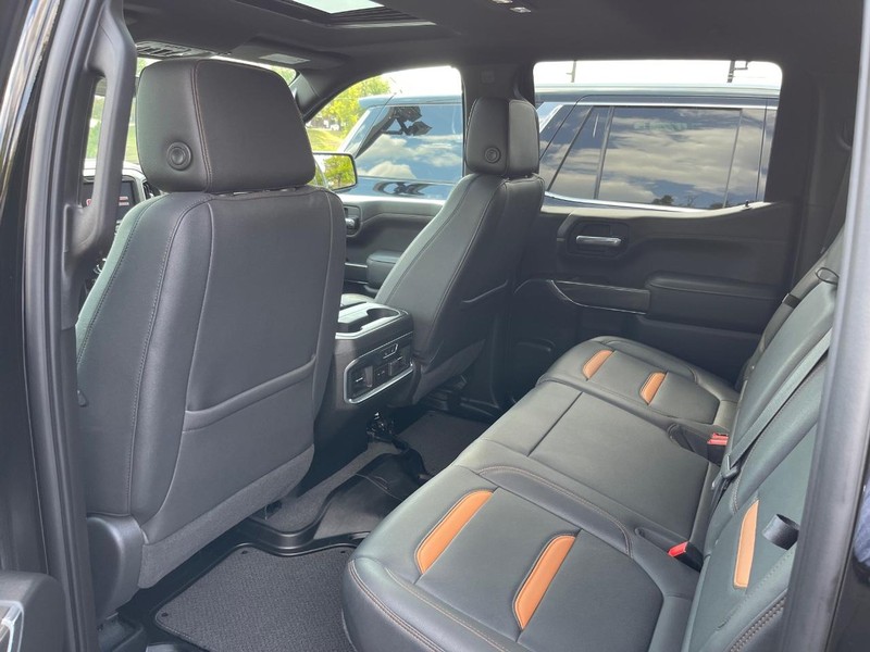 GMC Sierra 1500 Vehicle Full-screen Gallery Image 18