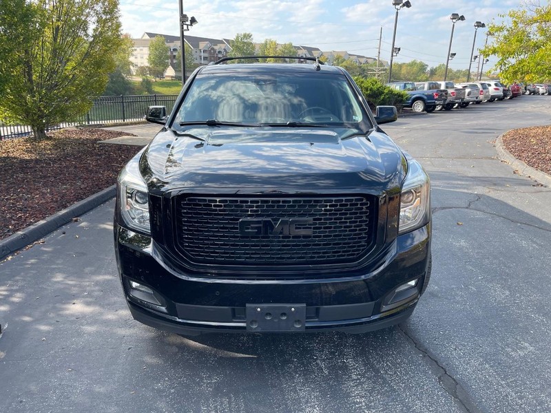 GMC Yukon XL Vehicle Full-screen Gallery Image 2