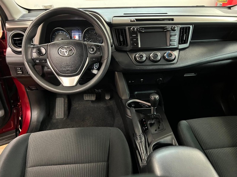 Toyota RAV4 Vehicle Full-screen Gallery Image 7