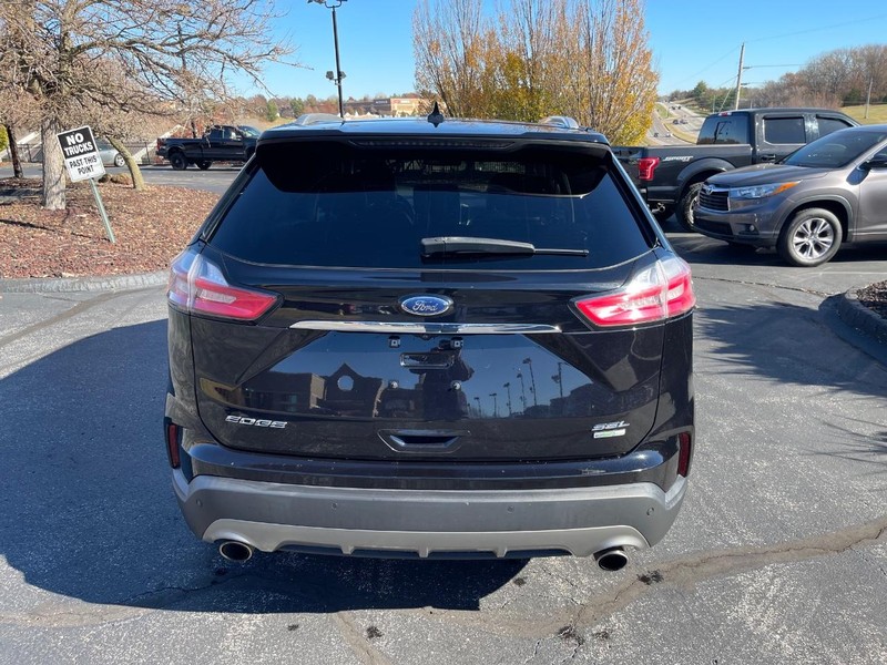 Ford Edge Vehicle Full-screen Gallery Image 2