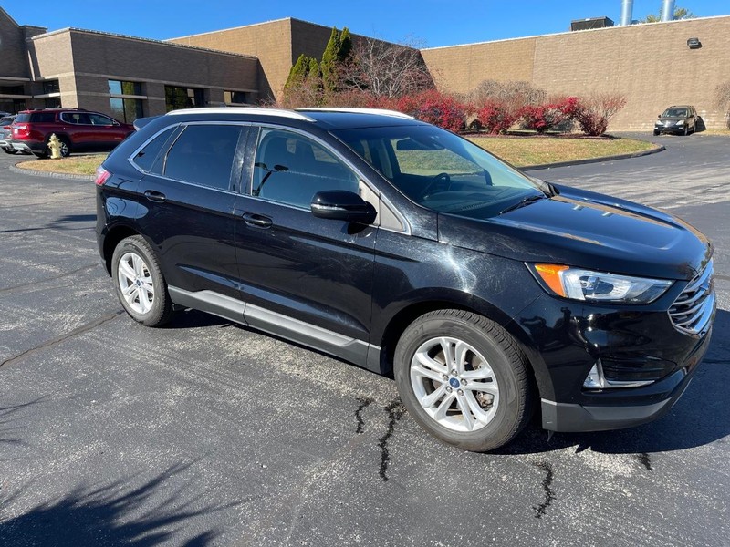 Ford Edge Vehicle Full-screen Gallery Image 3