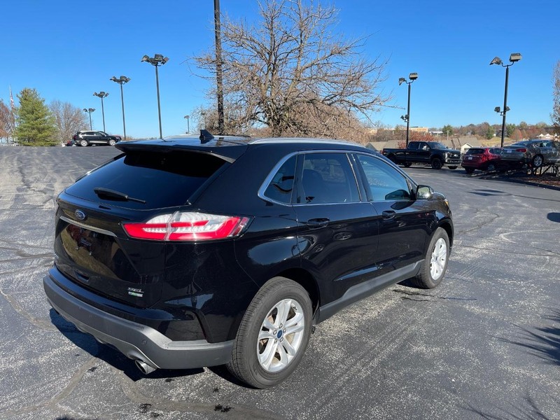 Ford Edge Vehicle Full-screen Gallery Image 4