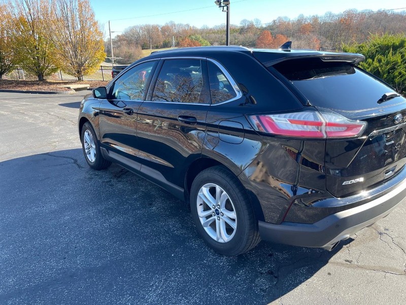 Ford Edge Vehicle Full-screen Gallery Image 5