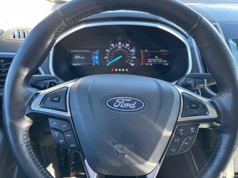 Ford Edge Vehicle Full-screen Gallery Image 8