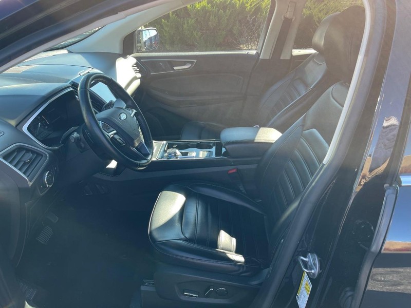 Ford Edge Vehicle Full-screen Gallery Image 9