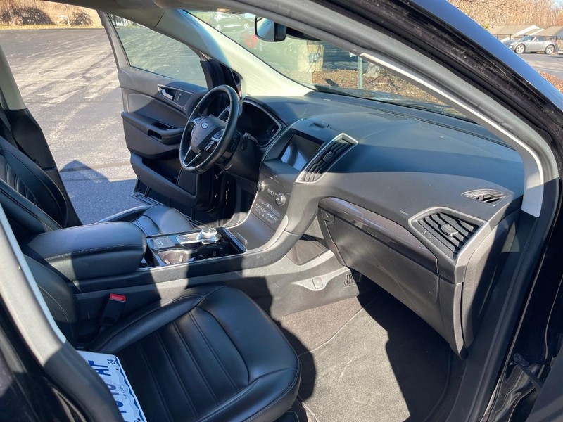 Ford Edge Vehicle Full-screen Gallery Image 14