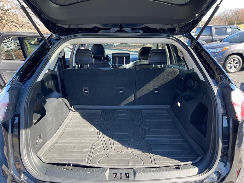 Ford Edge Vehicle Full-screen Gallery Image 15
