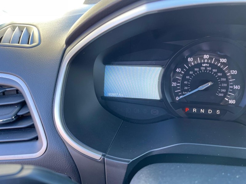 Ford Edge Vehicle Full-screen Gallery Image 16