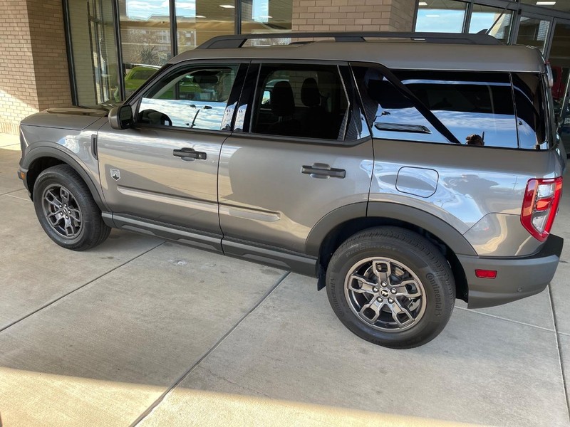 Ford Bronco Sport Vehicle Full-screen Gallery Image 3