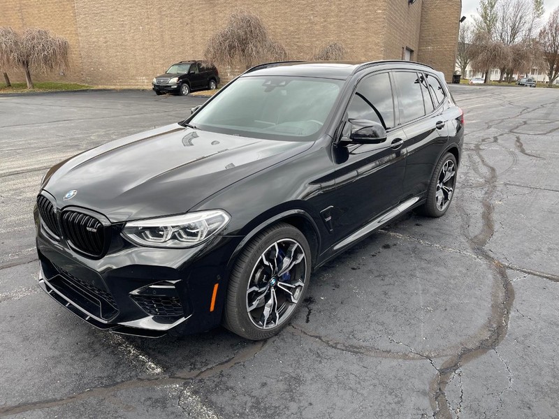 BMW X3 M Vehicle Full-screen Gallery Image 2