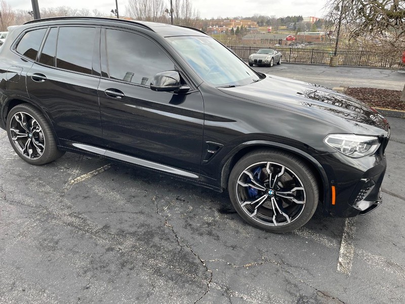 BMW X3 M Vehicle Full-screen Gallery Image 3