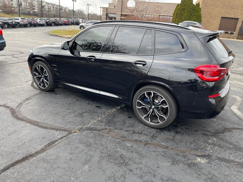 BMW X3 M Vehicle Full-screen Gallery Image 6