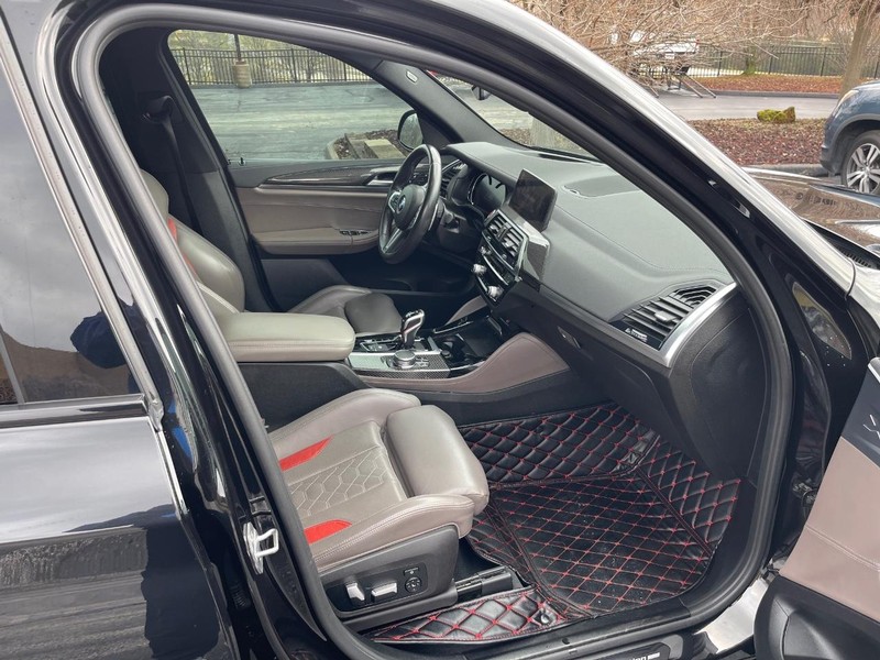 BMW X3 M Vehicle Full-screen Gallery Image 9
