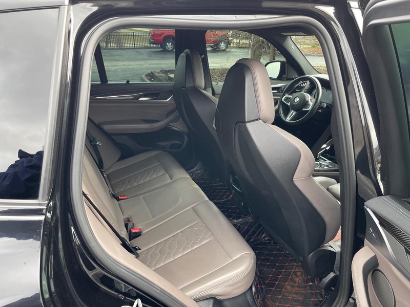 BMW X3 M Vehicle Full-screen Gallery Image 10