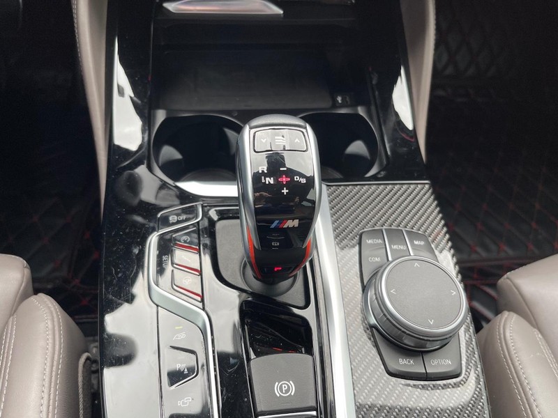 BMW X3 M Vehicle Full-screen Gallery Image 16