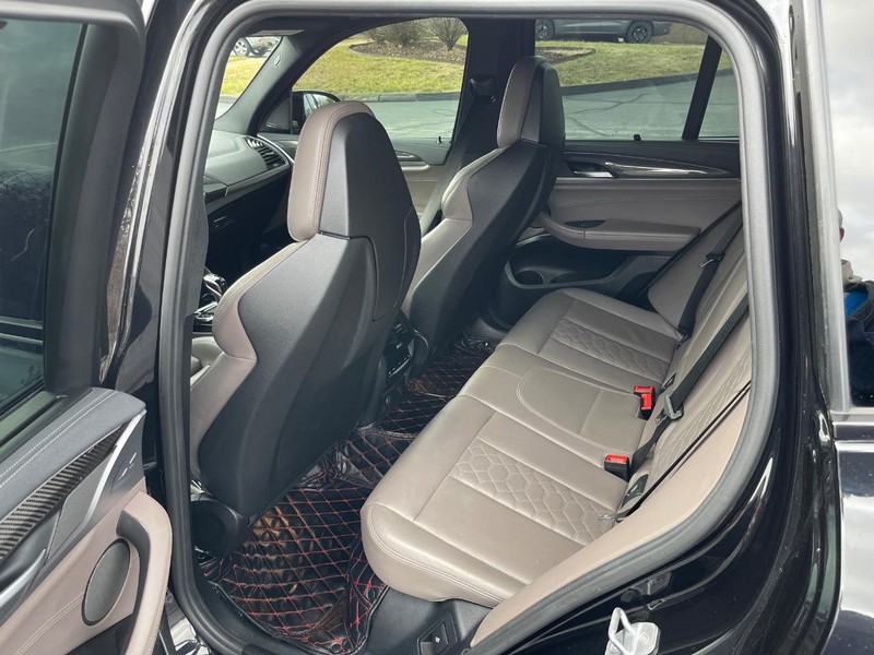 BMW X3 M Vehicle Full-screen Gallery Image 18