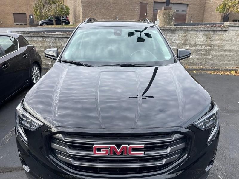GMC Terrain Vehicle Full-screen Gallery Image 2