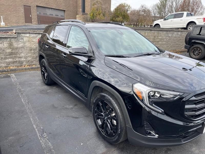 GMC Terrain Vehicle Full-screen Gallery Image 3