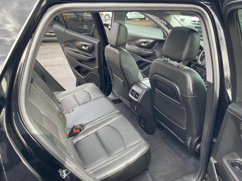 GMC Terrain Vehicle Full-screen Gallery Image 11
