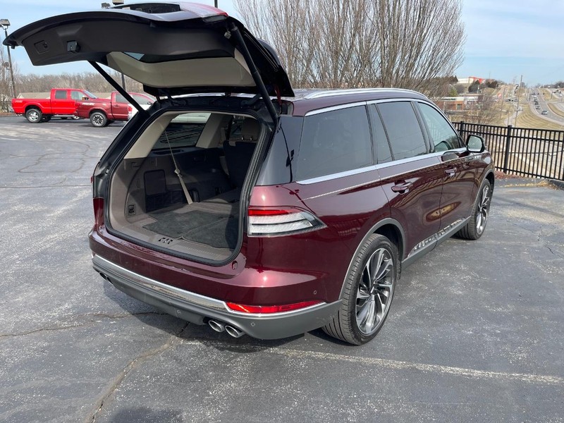 Lincoln Aviator Vehicle Full-screen Gallery Image 6