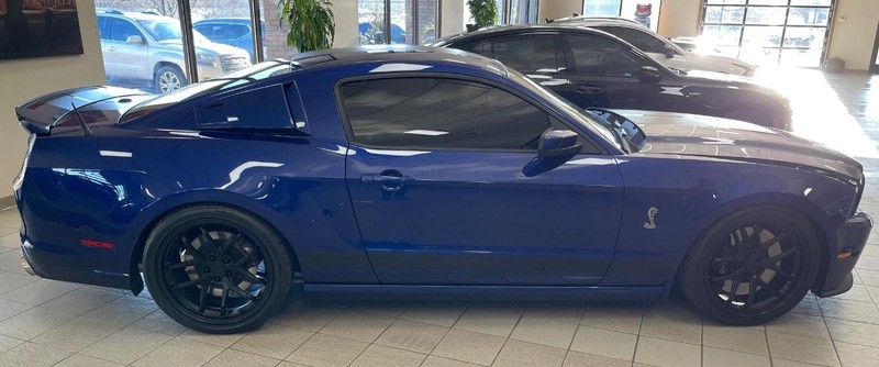 Ford Mustang Vehicle Full-screen Gallery Image 4