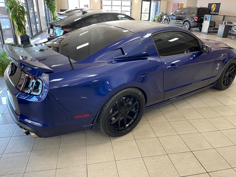 Ford Mustang Vehicle Full-screen Gallery Image 5