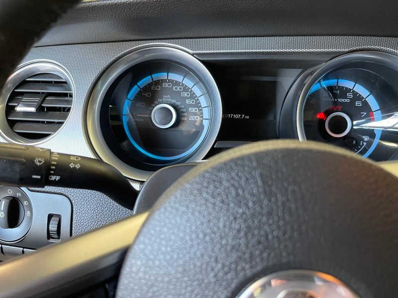 Ford Mustang Vehicle Full-screen Gallery Image 10