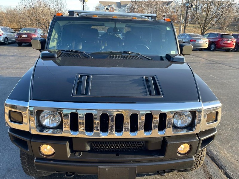 HUMMER H2 Vehicle Full-screen Gallery Image 3