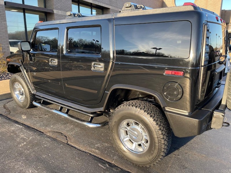 HUMMER H2 Vehicle Full-screen Gallery Image 4