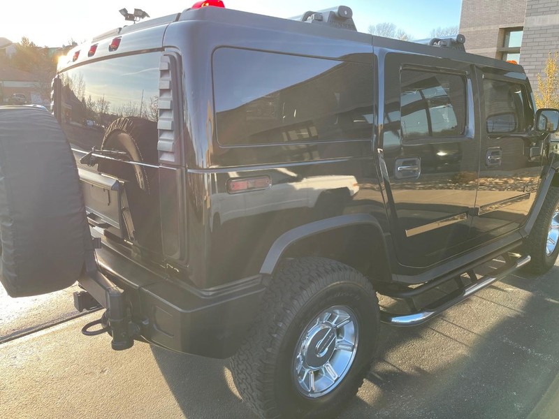 HUMMER H2 Vehicle Full-screen Gallery Image 6