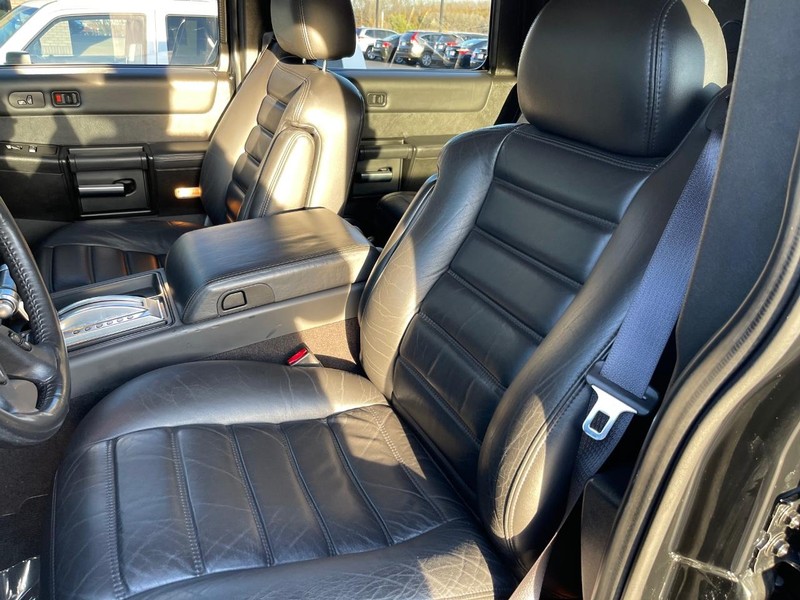 HUMMER H2 Vehicle Full-screen Gallery Image 8