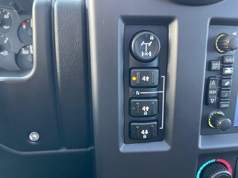 HUMMER H2 Vehicle Full-screen Gallery Image 11