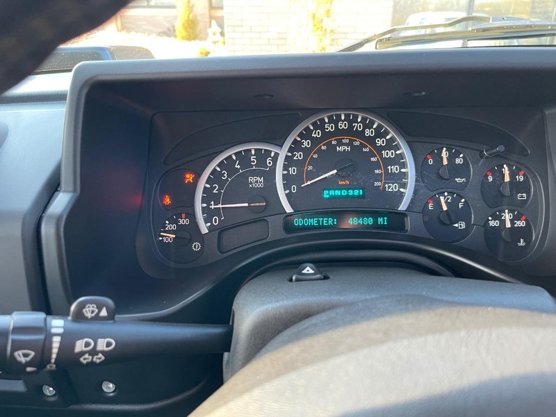 HUMMER H2 Vehicle Full-screen Gallery Image 12