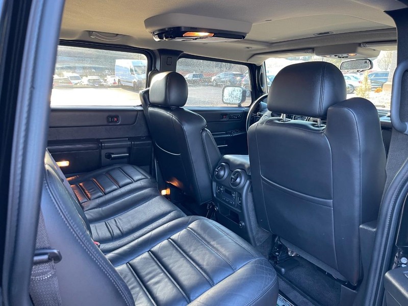 HUMMER H2 Vehicle Full-screen Gallery Image 16